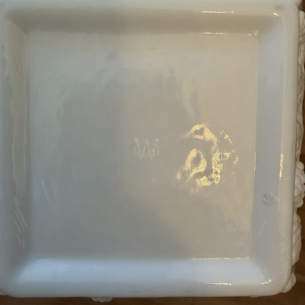 Vintage White Milk Glass Grape Vine Ashtray Square Tobacco Cigar Mid Century - Picture 3 of 4